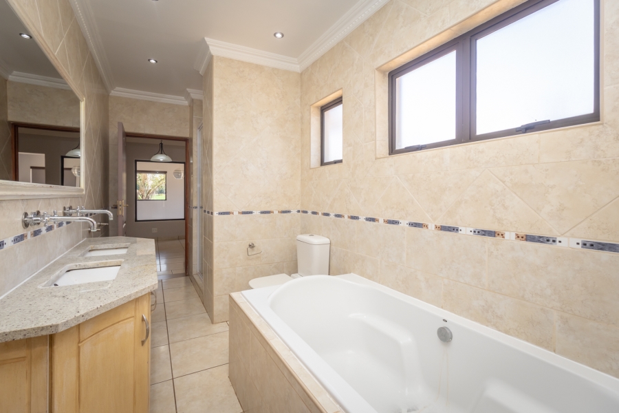 6 Bedroom Property for Sale in The Coves North West